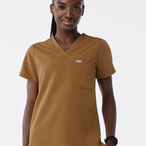 Figs Catrina One Pocket Scrub Top in Earth 5XL